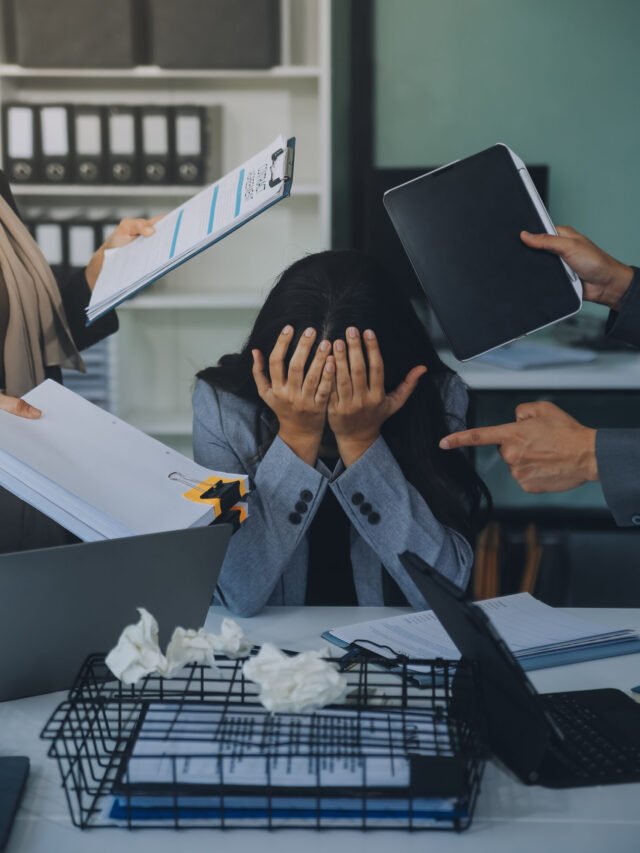 Toxic Workplace Signs: How to Identify and Fix Toxic Behaviours